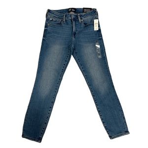 NWT!!! Gap Mid-Rise Super Skinny Stretch Universal Legging Woman’s Jeans